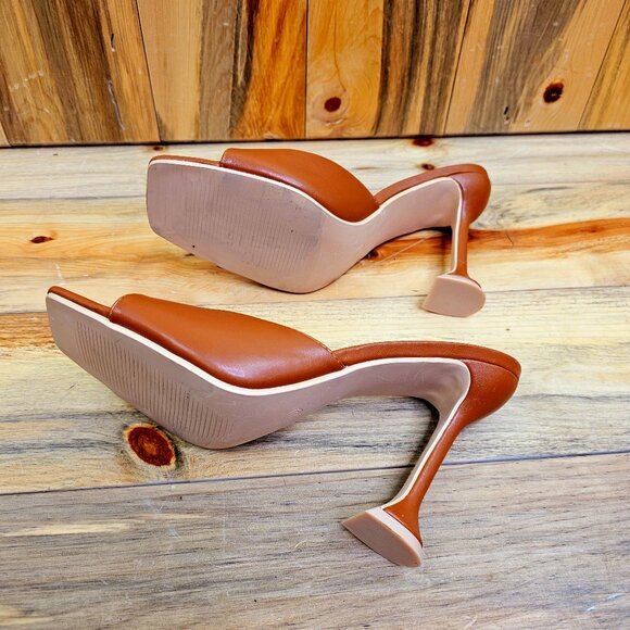 Cape Robbin Cognac Lithe My Life Pyramid Heels Mule NWT! - Picture 6 of 7